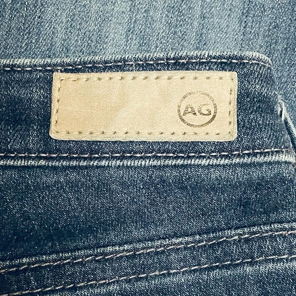 AG Stevie Capri Mid Rise Slim Straight Released Hem Slits Med Blue Denim Size 29 - Picture 9 of 13